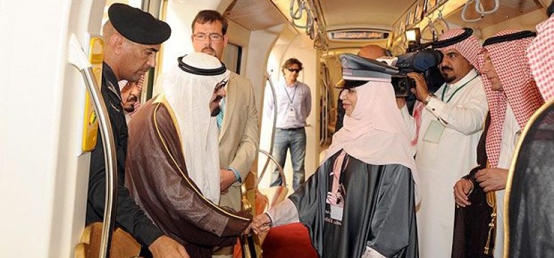 Raja Abdullah saat meresmikan Princess Nora bint Abdulrahman University