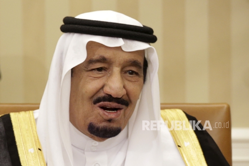 Raja Arab Saudi Salman bin Abdul Aziz menyerukan zionis Israel hentikan serangan di Gaza.