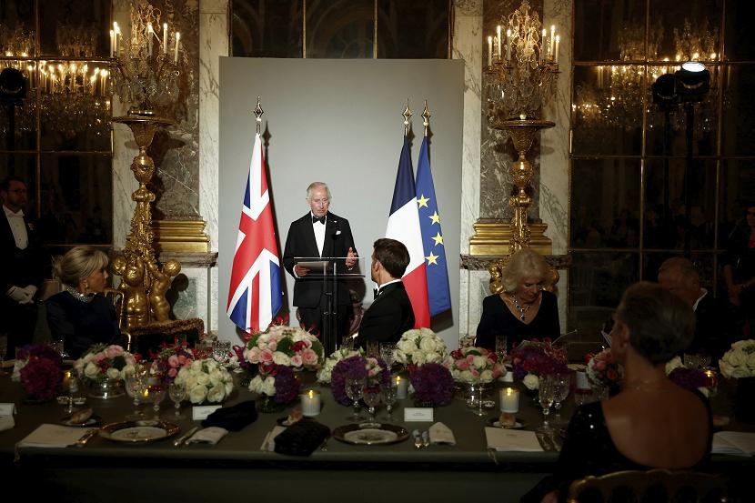 Raja Charles dan istrinya, Ratu Camilla, menjadi tamu kehormatan dalam jamuan makan malam kenegaraan di istana Versailles 