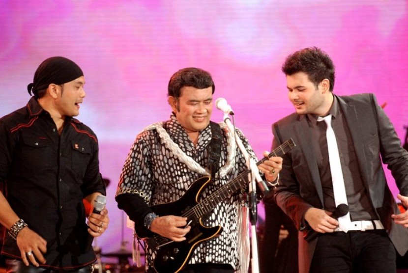 Raja Dangdut Rhoma Irama bersama kedua anaknya Ridho dan Vicky Rhoma