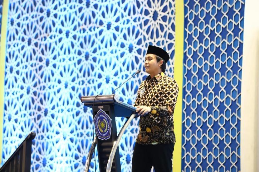 Raja Juli Antoni, memberikan kuliah umum pada Rapat Kerja Nasional Majelis Pendidikan Kader Pimpinan Pusat Muhammadiyah di Makassar, Sulawesi Selatan. 