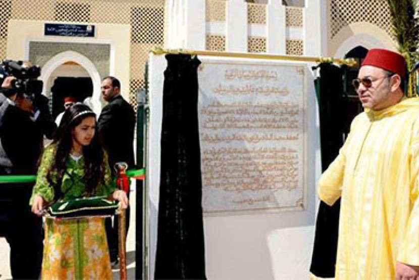Raja Maroko Mohamed VI saat membuka institut Mohamed VI di Rabat