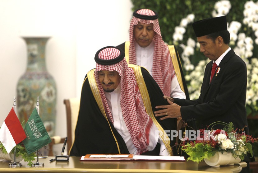 Raja Salman saat bertemu Presiden Joko Widodo di Istana Bogor, Rabu (1/3). 