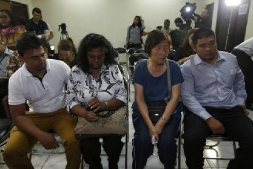 Raji Syukumaran (kiri) dan Helen Chan (kanan), ibu dari dua terpidana hukuman mati atas kasus narkoba mengunjungi Komnas HAM, beberapa waktu lalu di Jakarta.