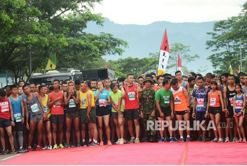 Warga berlari 10 kilometer (ilustrasi)