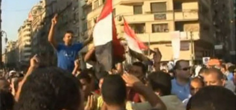 Rakyat Mesir kembali turun ke jalan menuntut dewan militer segera mengakhiri kekuasaannya