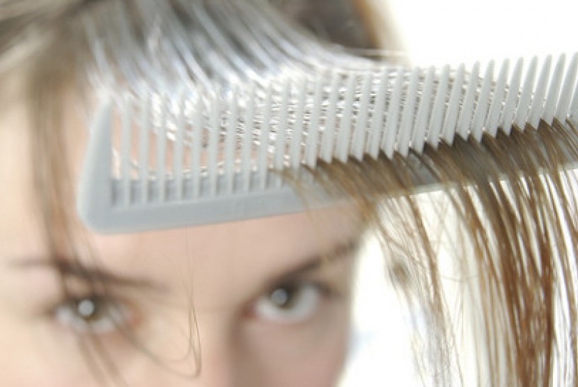 Cara mencegah rambut beruban dini (ilustrasi).