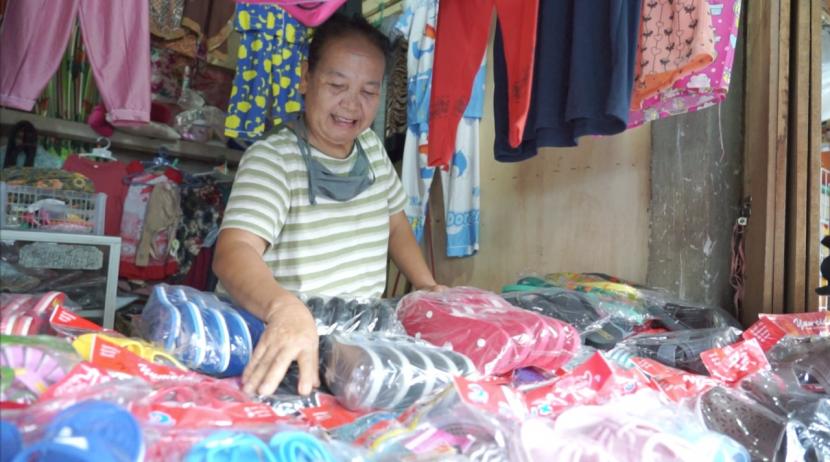 Raminta Boru Damanik (61) seorang pedagang pakaian, sungguh tak menyangka ketika didatangi karyawan koperasi Makmur Mandiri sekitar akhir September 2020 di rumahnya di Perum Griya Permata Empat Deli Serdang. Raminta sendiri telah menjadi anggota koperasi ini di awal 2020.