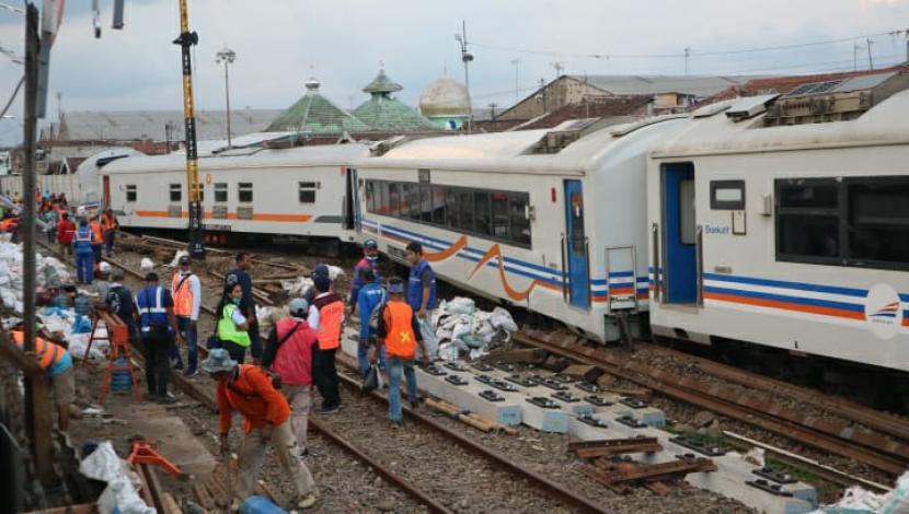Ilustrasi kereta anjlok. Kereta Api Argo Semeru relasi Surabaya Gubeng - Gambir mengalami gangguan mengakibatkan anjlok di jalur Sentolo - Wates, Kulonprogo.