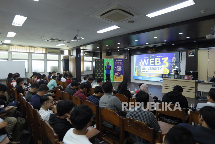 Tokocrypto dan Binance Academy, bersama Coinvestasi, menggelar rangkaian perdana Web3 University Tour 2025 yang berlangsung di Departemen Teknik Elektro dan Teknologi Informasi, Fakultas Teknik, Universitas Gadjah Mada (UGM), Yogyakarta pada 29 April 2025.  Edukasi ini berhasil menarik hampir 700 pendaftar.