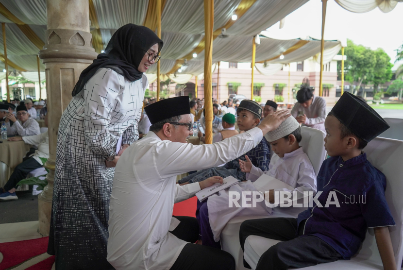 Rangkaian Safari Ramadhan PTPN IV Regional I tak hanya mencakup kegiatan keagamaan tetapi juga sosial termasuk memberikan bantuan kepada anak-anak yatim. 