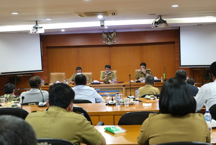 Rapat bersama antara pemerintah dengan pihak konsorsium dipimpin Sekretaris Daerah Kabupaten Tangerang Moch Maesal Rasyid dan dilaksanakan di ruang Wareng, Pusat Pemerintahan Kabupaten Tangerang, Selasa (1/9).