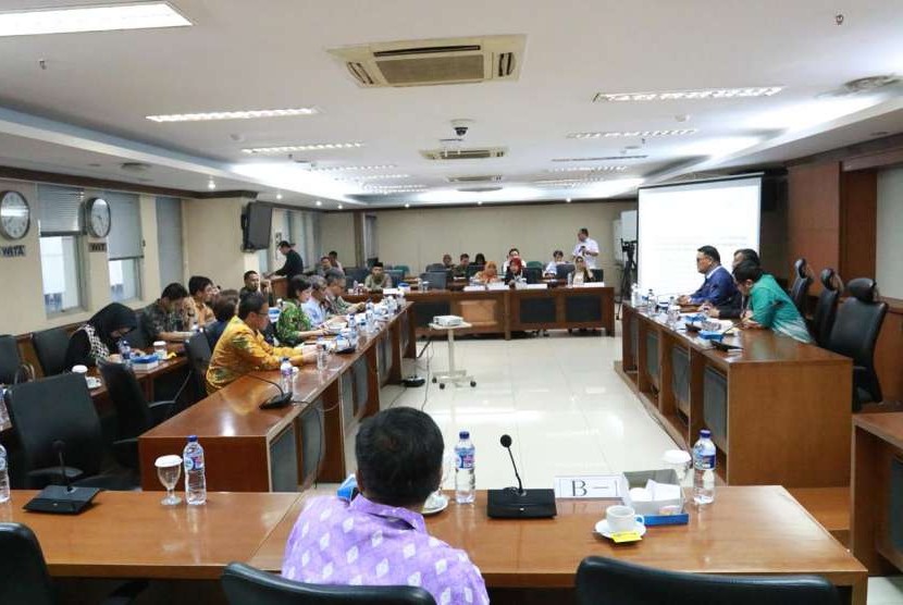 Rapat dengar pendapat komisi II DPD RI dengan Apindo, Senin (24/9).