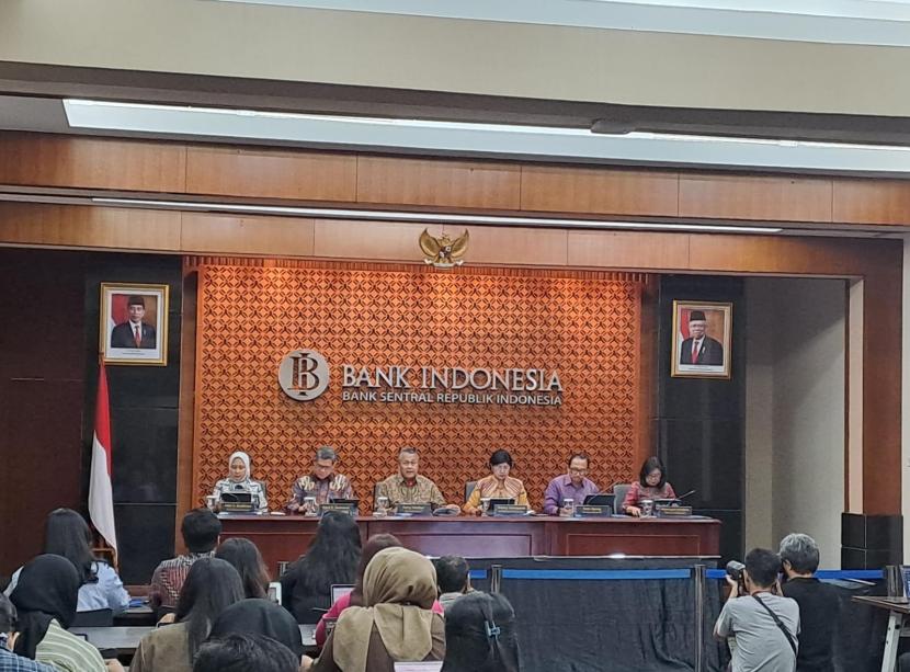 Rapat Dewan Gubernur (RDG) Bank Indonesia memutuskan mempertahankan suku bunga (BI-rate) 6,25 persen yang disampaikan dalam konferensi pers di Kompleks Bank Indonesia, Jakarta Pusat, Kamis (20/6/2024). Eva Rianti
