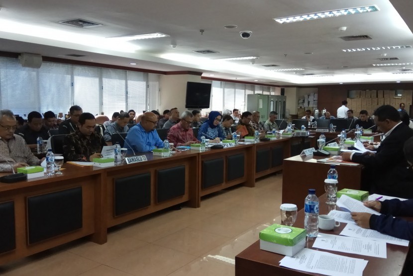 Rapat Kerja Komite I DPD RI dengan KPU dan Bawaslu, Senin (18/9).