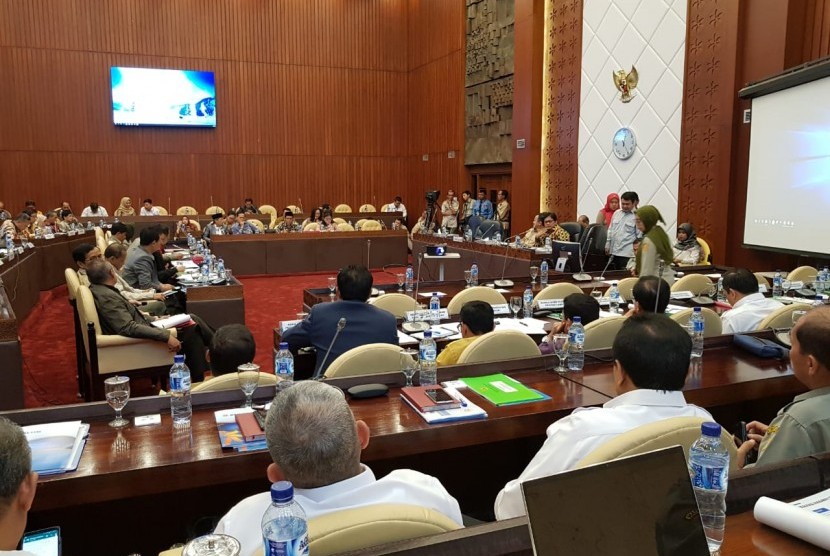 Rapat Kerja Menteri Pertanian Dengan Komisi IV DPR RI di Komplek Parlemen, Senin (21/1). 