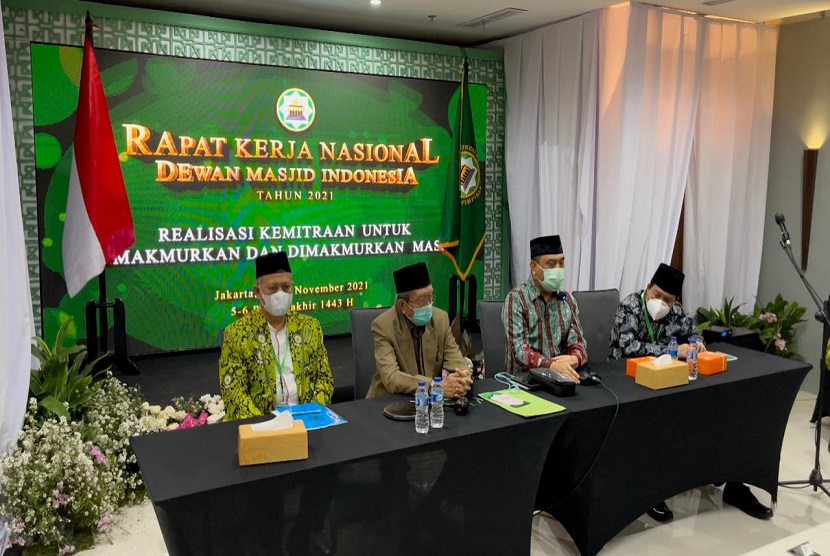 Rapat Kerja Nasional Dewan Masjid Indonesia (DMI) menetapkan Muktamar VIII akan digelar antara bulan Juli dan November 2023. Keputusan tersebut diambil dengan pertimbangan situasi dampak pandemik covid-19 di tanah air yang belum tuntas hingga saat ini.