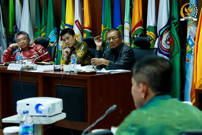   Rapat Kerja Panitia Urusan Rumah Tangga DPD RI dengan Kementerian Keuangan RI dan Bappenas, Rabu (13 Maret 2013).