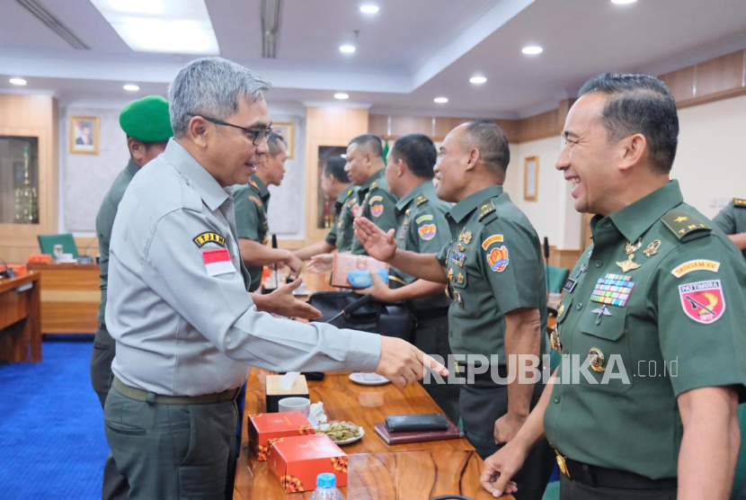 Rapat kerja sama TNI AD dan Kementan untuk mengawal dan mendampingi pelaksanaan optimasi lahan rawa (oplah).