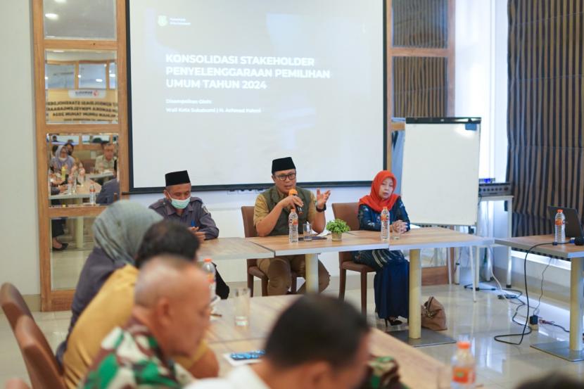 Rapat konsolidasi stakeholder dalam rangka penyelenggaraan pemilihan umum tahun 2022 yang digelar Bawaslu Kota Sukabumi di Ruang Pertemuan Hotel Sparks Odeon Sukabumi, Senin (7/11/2022).