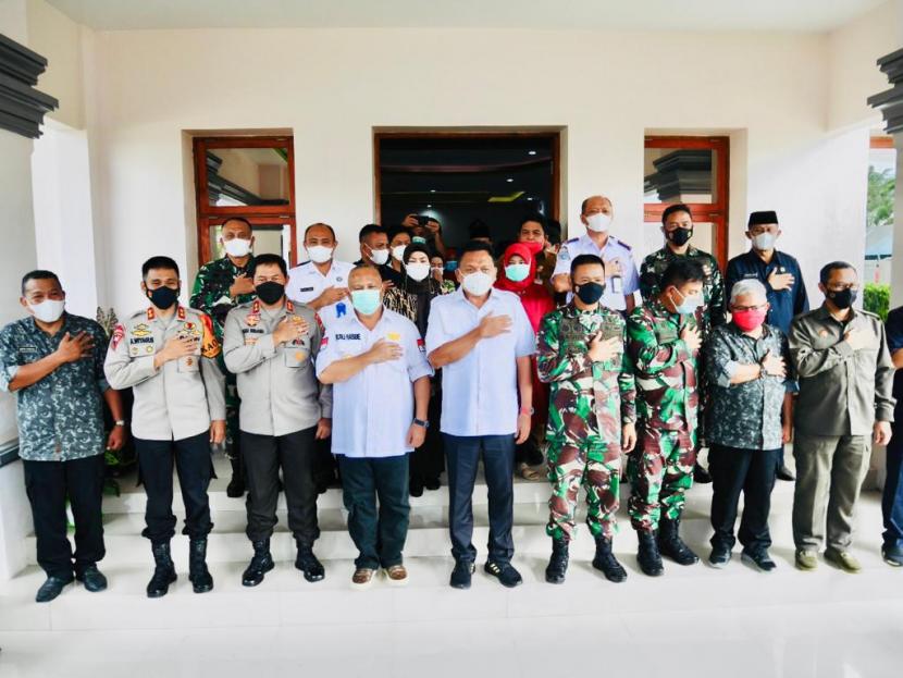 Rapat koordinasi forkopimda Gorontalo dan Sulut di kediaman Bupati Bolmut, terkait larangan mudik 2021.
