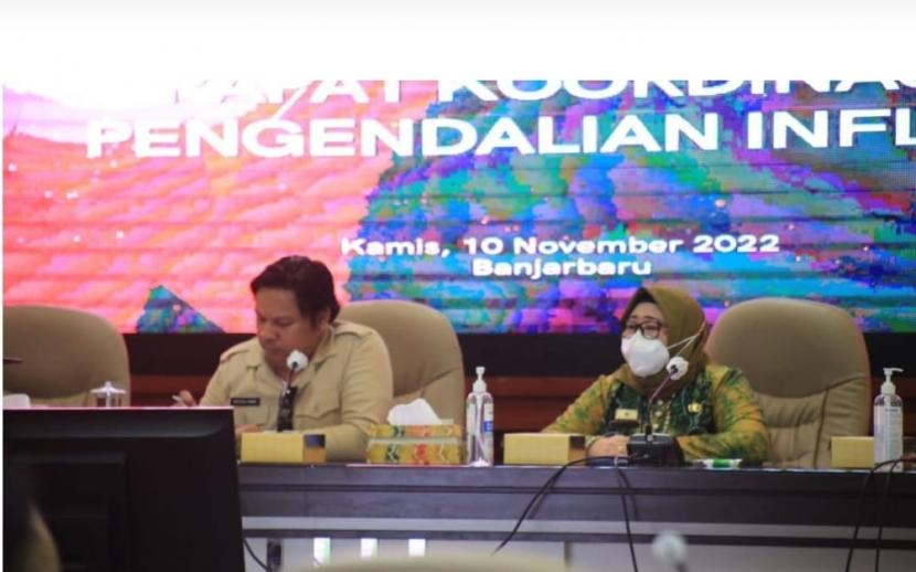 Rapat Koordinasi Pengendalian Inflasi diselenggarakan di Ruang Rapat Aberani Sulaiman di Kantor Sekda Provinsi Kalimantan Selata pada Kamis (11/10/2022).
