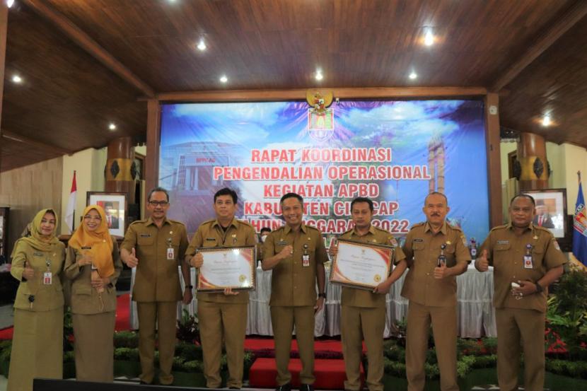 Rapat Koordinasi Pengendalian Operasional Kegiatan (POK) APBD Kabupaten Cilacap Triwulan IV Tahun 2022 di Pendopo Kabupaten Cilacap, Selasa (13/12/22). 