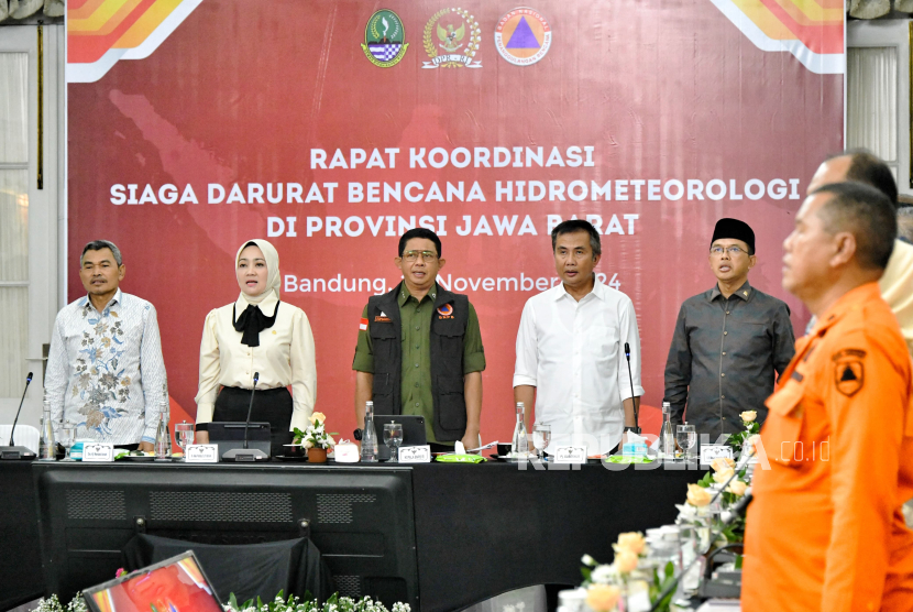 Rapat Koordinasi (Rakor) Siaga Darurat Bencana Hidrometeorologi di Gedung Pakuan, Kota Bandung