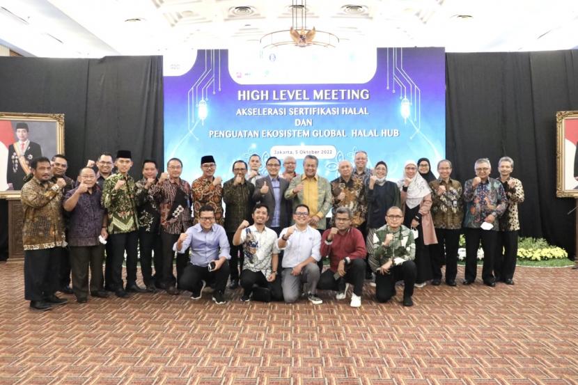Rapat Koordinasi Tingkat Tinggi Akselerasi Sertifikasi Halal dan Penguatan Ekosistem Global Halal Hub menginisiasi beberapa program strategis guna mewujudkan Indonesia sebagai pusat produk dan destinasi halal dunia tahun 2024, Rabu (5/10/2022). 