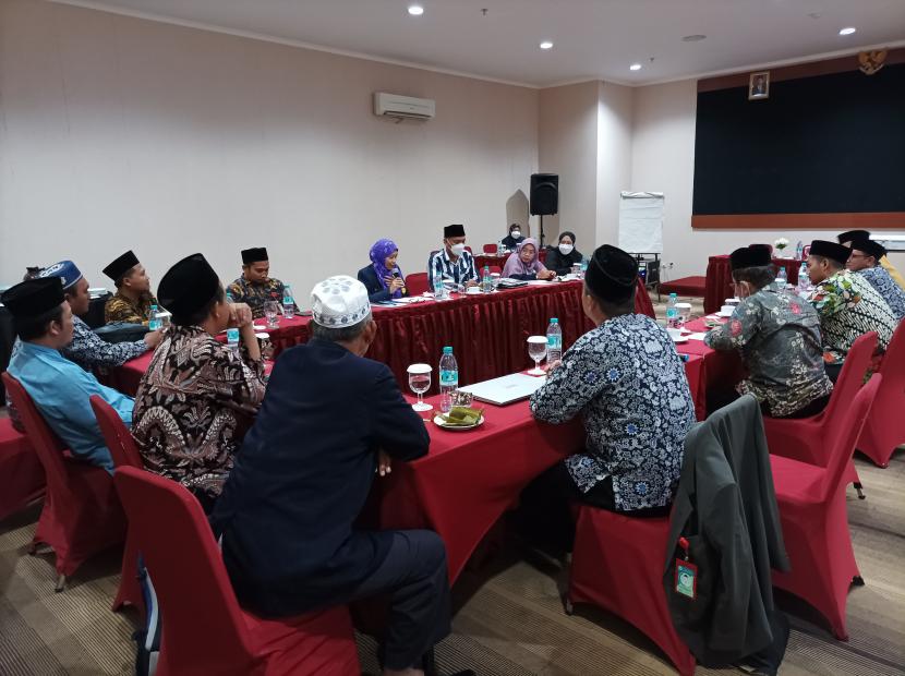 Rapat membahas penerapan poskestren di Muhammadiyah Boarding School Yogyakarta, Selasa (13/9/2022).