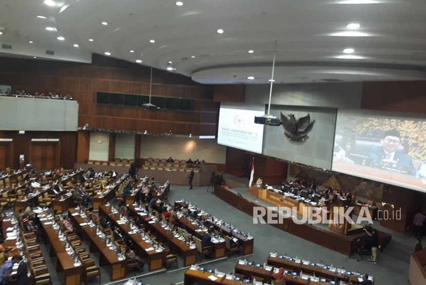 Rapat paripurna DPR pengambilan keputusan tingkat dua Peraturan Pemerintah Pengganti Undang-undang (Perppu) Nomor 2 Tahun 2017 tentang Ormas di Kompleks Parlemen, Senayan, Jakarta pada Selasa (24/10).