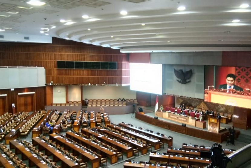 Rapat Paripurna DPR RI ke-18 di Gedung Nusantara II, Kompleks Parlemen, Senayan Jakarta, Selasa (28/5). 