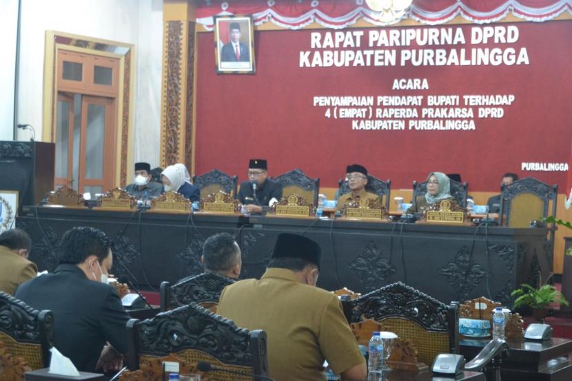  Rapat Paripurna DPRD acara Penyampaian Pendapat Bupati Terhadap 4 Raperda Prakarsa DPRD Kabupaten Purbalingga.