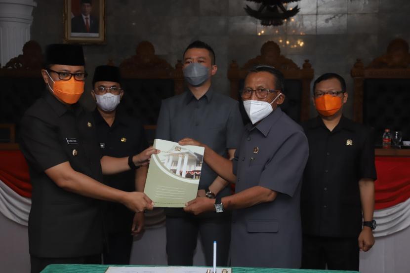 Rapat paripurna DPRD Kota Sukabumi membahas tiga raperda, 