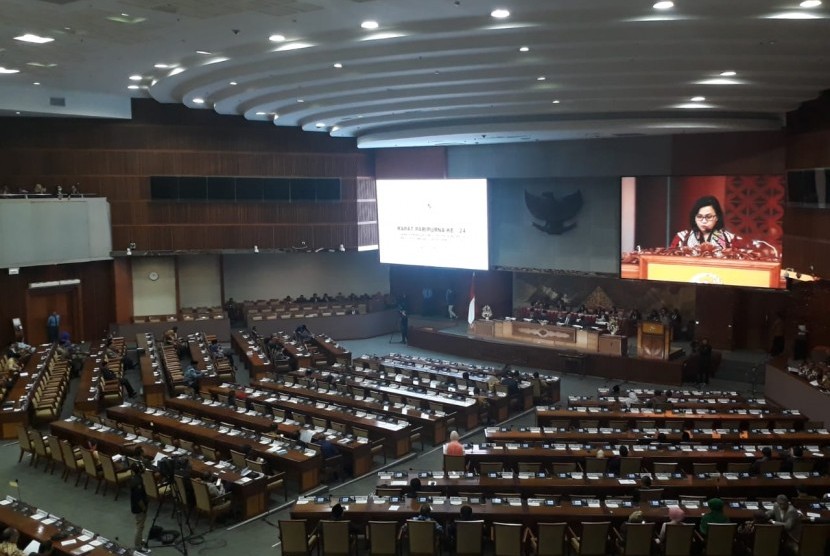 Rapat Paripurna pembukaan masa persidangan V DPR tahun sidang 2017-2018 di Kompleks Parlemen, Senayan, Jakarta, Jumat (18/5).