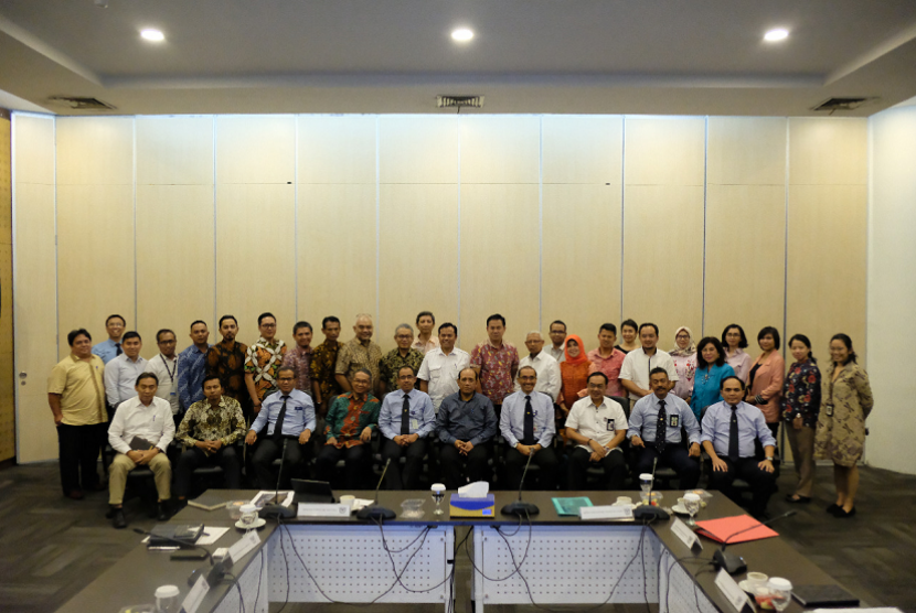 Rapat pleno diselenggarakan antara Bea Cukai, Kementerian Perdagangan, dan Kementerian Perindustrian dengan asosiasi di antaranya Asosiasi Produsen Synthetic Fibre Indonesia (APSyFI), Asosiasi Pertekstilan Indonesia (API), Asosiasi Pengusaha Kawasan Berikat (APKB), Perkumpulan Pusat Logistik Berikat Indonesia (PPKBI), Asosiasi Logistik Indonesia (ALI), Asosiasi Pengusaha Industri Kecil Menengah Indonesia (APIKMI), dan Kamar Dagang Indonesia (KADIN) serta perusahaan yang bergerak di industri tekstil dan produk tekstil pada Rabu (17/7). 