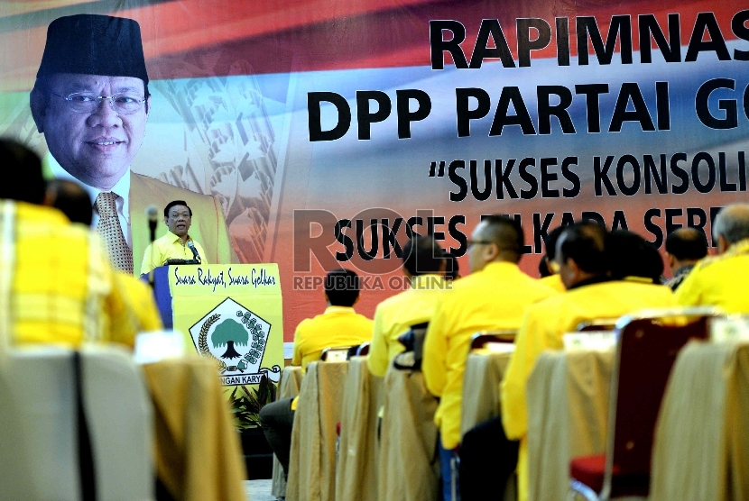 Rapimnas II Golkar. Ketua Umum Partai Golkar versi Munas Ancol Agung Laksono memberikan paparan saat pembukaan Rapimnas II Partai Golkar versi Munas Ancol di Kantor DPP Golkar, Jakarta, Selasa (19/5).