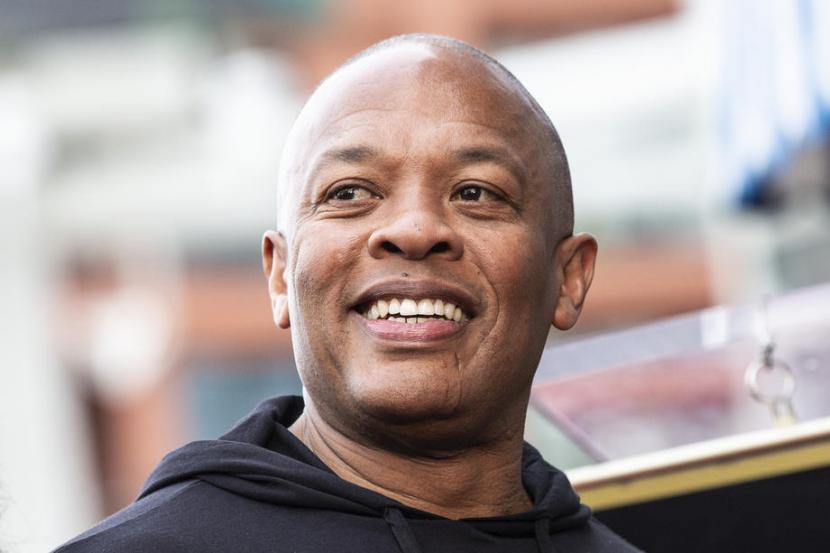 Rapper dr Dre mengabarkan dirinya sedang dirawat di rumah sakit akibat aneurisma otak.