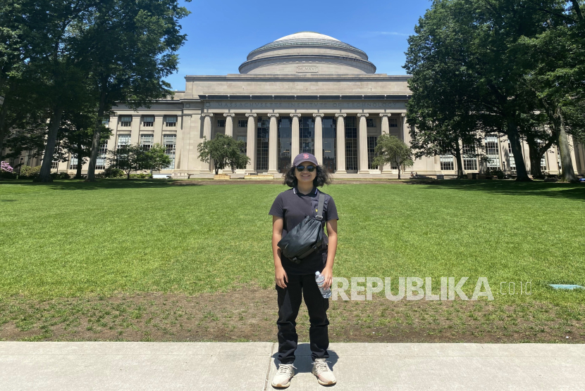  Rashika Az-Zahra Raharema saat berada di Massachusetts Institute of Technology (MIT).