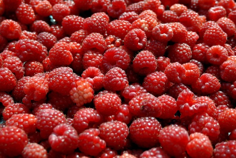 Raspberry, buah yang kaya kandungan mangan dan serat.