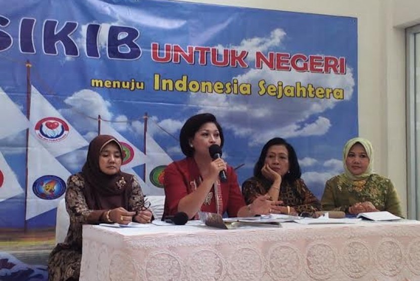 Ratna Joko Suyanto (berbicara) saat memaparkan SIKIB Expo 2014, Jumat (17/1) siang, di Jakarta