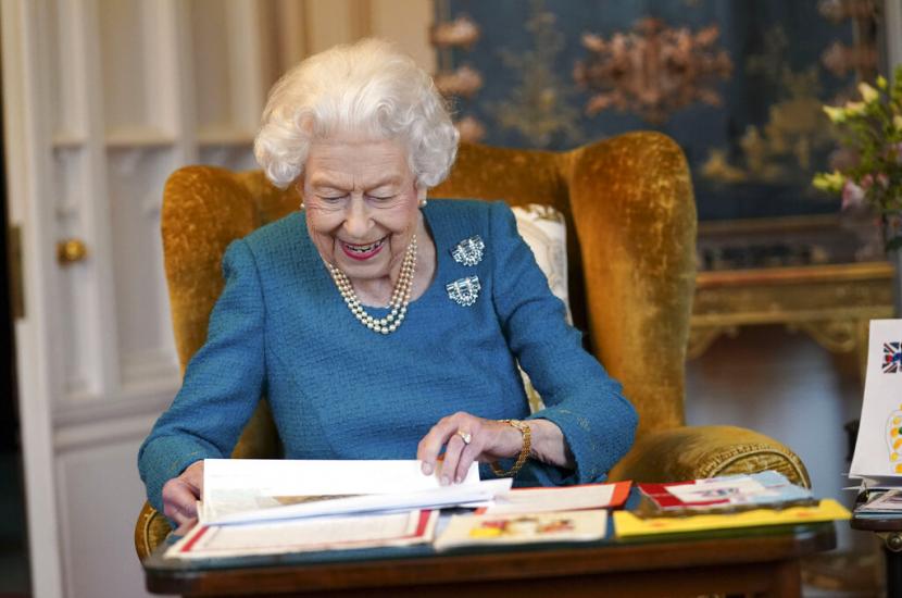 Ratu Elizabeth II menandai 70 tahun takhta Inggris pada Ahad (6/2/2022). 