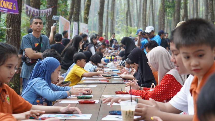 Ratusan anak disabilitas mengikuti kegiatan Kala Renjana Volume 2 di Kawasan Hutan Cikole Lembang, Kabupaten Bandung Barat