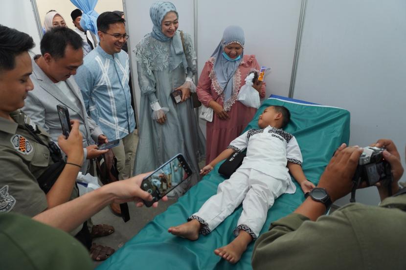 Ratusan anak tak mampu di Kabupaten Bandung ikuti sunatan massal