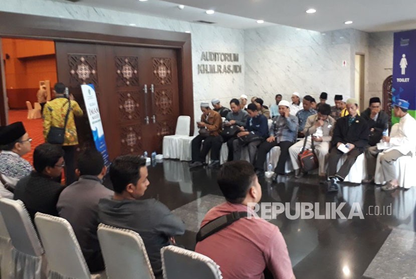  Ratusan hafiz mengikuti seleksi untuk menjadi imam masjid di luar negeri, khususnya di Uni Emirat Arab (UEA). Proses seleksi berlangsung di Auditorium KH M Rasjidi, Kantor Kemenag, Thamrin, Jakarta Pusat, Kamis (25/1). 