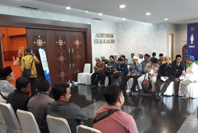 Ratusan hafiz mengikuti seleksi untuk menjadi imam masjid di luar negeri, khususnya di Uni Emirat Arab (UEA). Proses seleksi berlangsung di Auditorium KH M Rasjidi, Kantor Kemenag, Thamrin, Jakarta Pusat, Kamis (25/1). (ilustrasi)