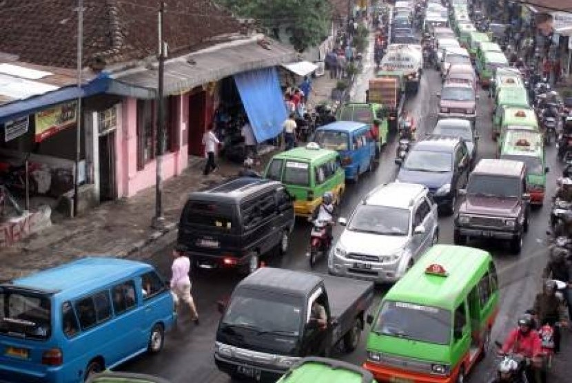 Ratusan kendaraan trerjebak kemacetan panjang di kawasan Empang, Kota Bogor (ilustrasi).