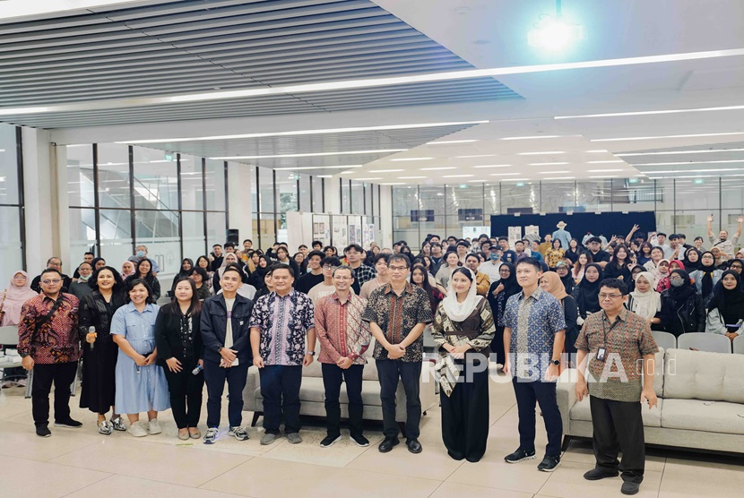 Ratusan mahasiswa dan pelaku UMKM hadir di aula Universitas Kristen Maranatha, Bandung, Jawa Barat.