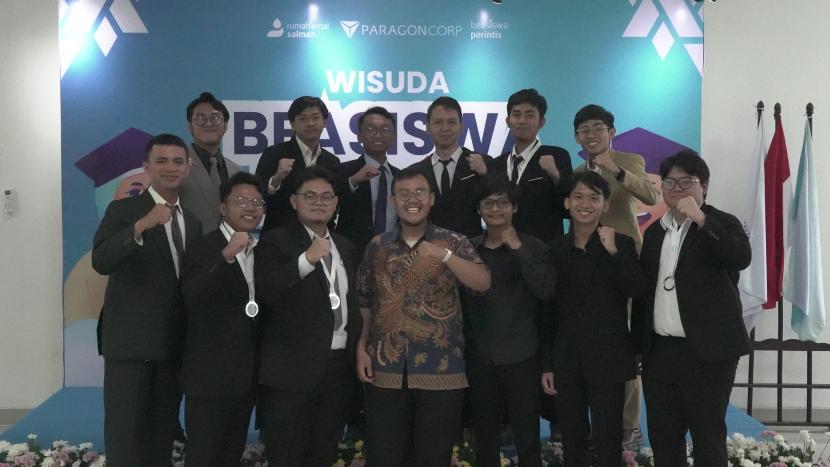 Ratusan mahasiswa ITB penerima program Beasiswa Perintis angkatan 2020 diwisuda di Gedung Science and Techno Park (STP) ITB