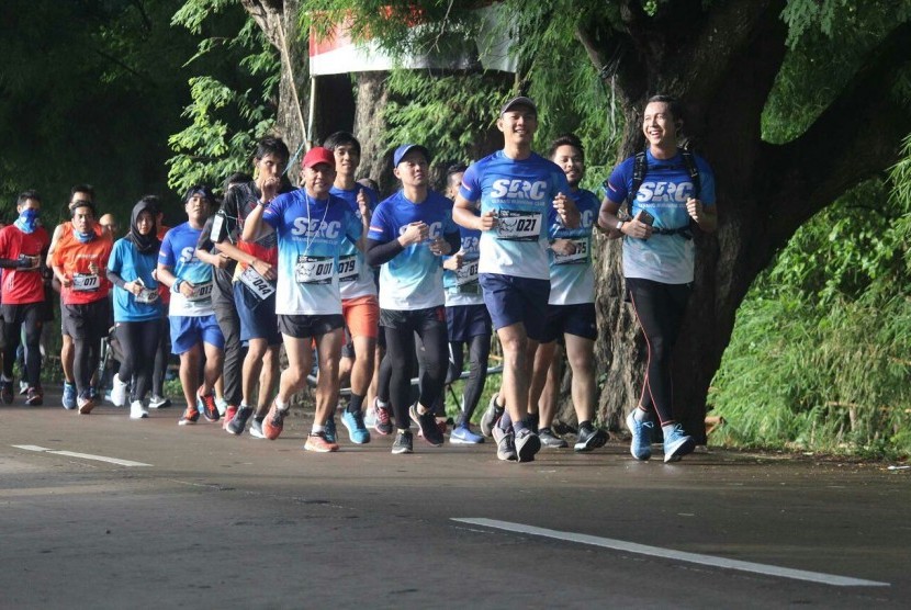 Ratusan pelari mengikuti Run for Education kerjasama antara Dompet Dhuafa dengan Serang Running Club (SRC) di Banten. Acara ini kampanye sekaligus penggalangan donasi untuk pendidikan anak-anak di Serang, Banten, Ahad (11/2).